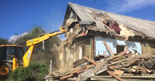 Промышленный демонтаж пристроек к дому в Карталах | Цены от 573 руб. за м2