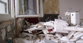 Демонтаж хрущевки в Карталах - удаление старых полов и стен по выгодной цене от 1771 рублей.